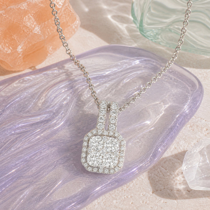 DN4867 - 18K White Gold Diamond Cluster Pendant