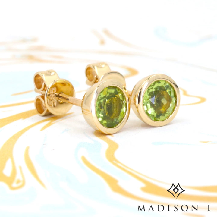 E1741 - 14K Gold Round Stud Earrings