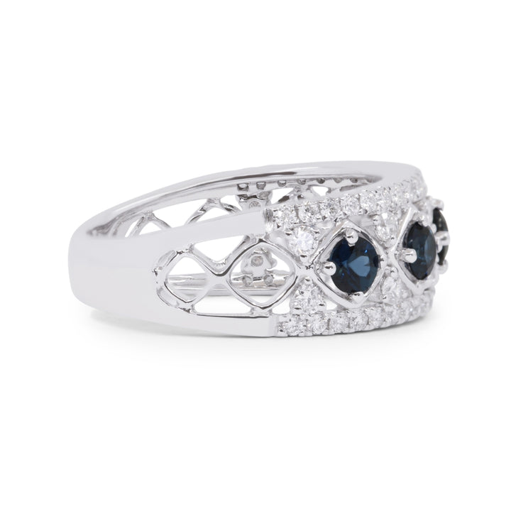 R1725 - 18K White Gold Sapphire Ring