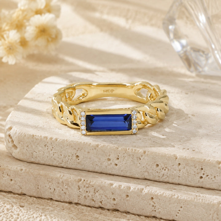 R1840 - 14K Yellow Gold Rectangle Ring